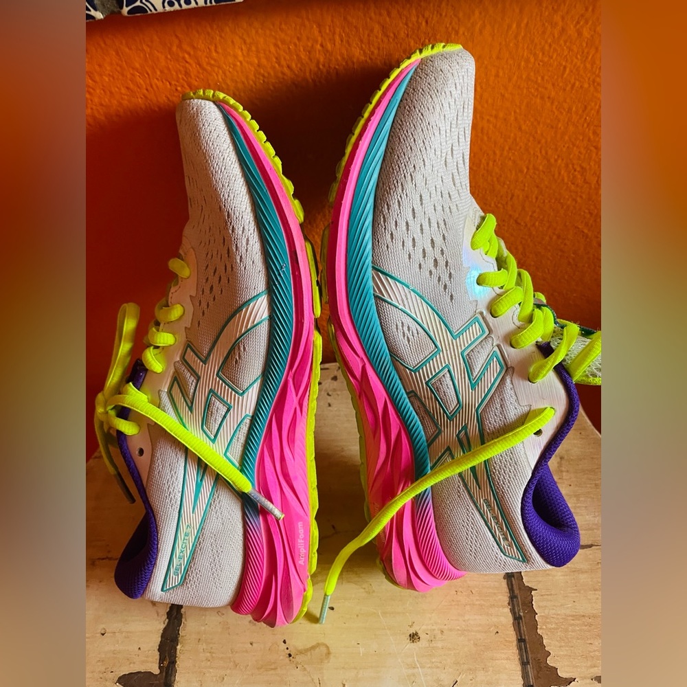 🧨Throwing out on 1/20/23🧨 7.5 Women’s ASICS Gel Athletic Shoe